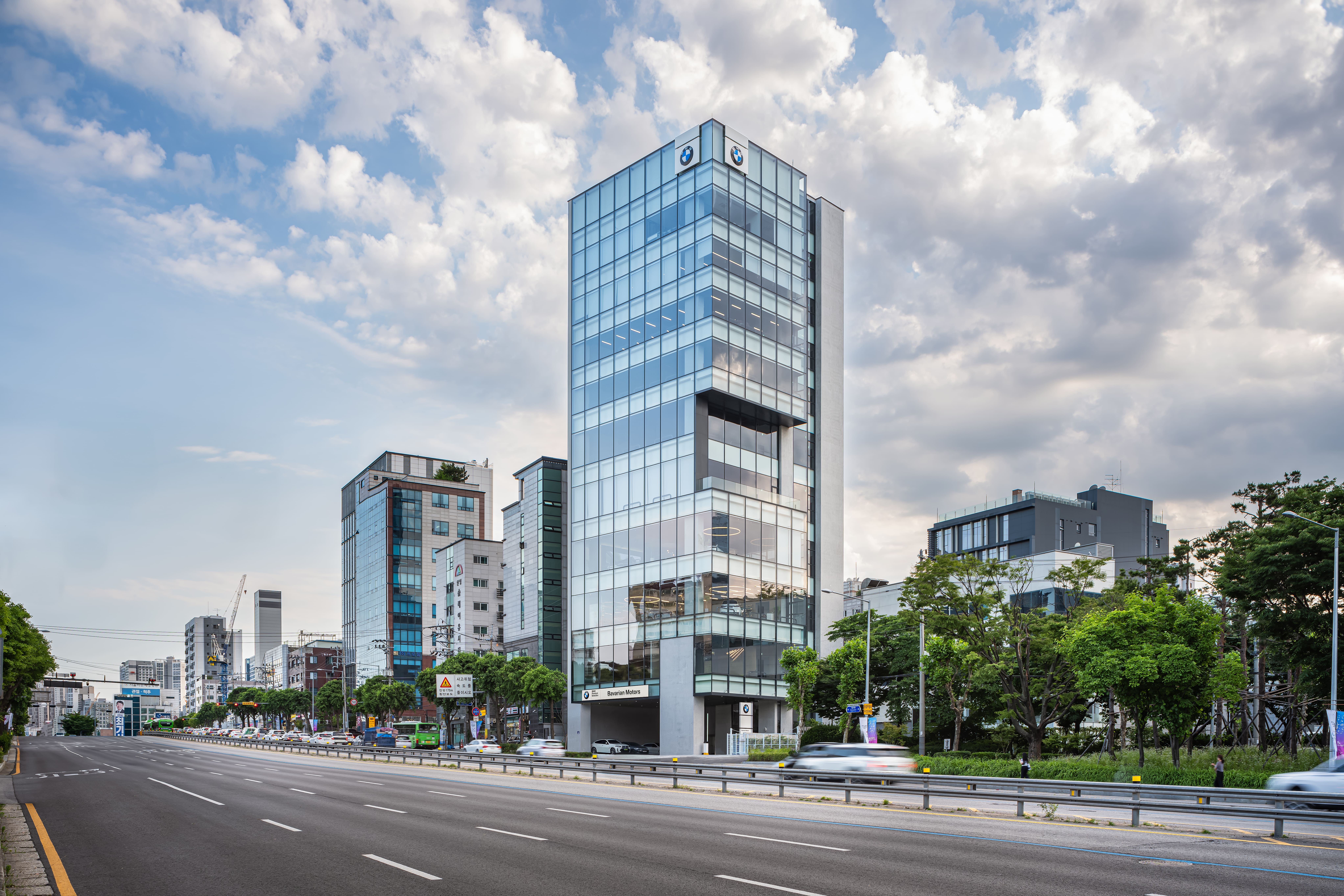 BMW 금천 전시장 확장 이전 오픈